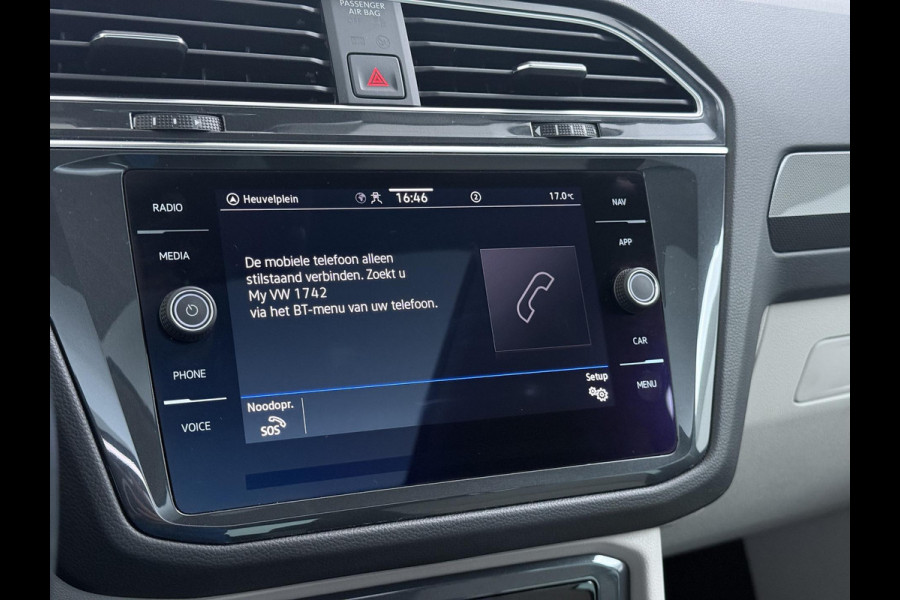 Volkswagen Tiguan 1.4 TSI eHybrid PHEV VAN €33.900,- NU VOOR SLECHTS €30.877,- Uw LENTEVOORDEEL €3.023,- |SUPER COMPLEET| SCHUIF/ KANTELDAK| DODE HOEK| ELEK. ACHTERKLEP| DIG. DASH | CAMERA| RIJKLAAR GELEVERD INCL. 12 MND BOVAG GARANTIE