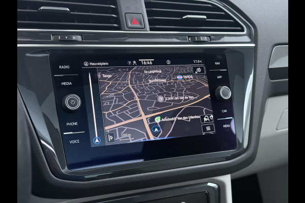 Volkswagen Tiguan 1.4 TSI eHybrid PHEV VAN €33.900,- NU VOOR SLECHTS €30.877,- Uw LENTEVOORDEEL €3.023,- |SUPER COMPLEET| SCHUIF/ KANTELDAK| DODE HOEK| ELEK. ACHTERKLEP| DIG. DASH | CAMERA| RIJKLAAR GELEVERD INCL. 12 MND BOVAG GARANTIE