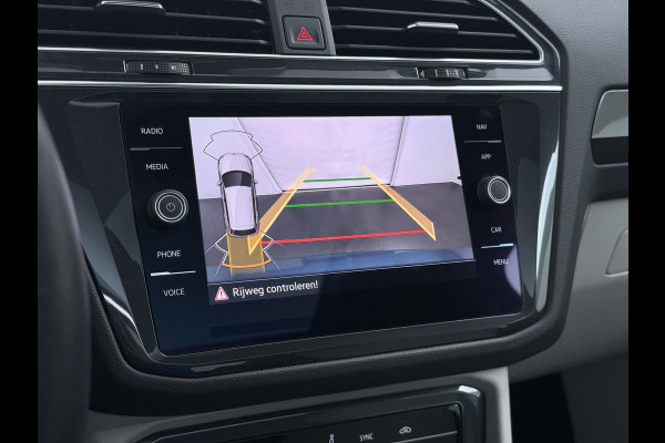 Volkswagen Tiguan 1.4 TSI eHybrid PHEV VAN €33.900,- NU VOOR SLECHTS €30.877,- Uw LENTEVOORDEEL €3.023,- |SUPER COMPLEET| SCHUIF/ KANTELDAK| DODE HOEK| ELEK. ACHTERKLEP| DIG. DASH | CAMERA| RIJKLAAR GELEVERD INCL. 12 MND BOVAG GARANTIE