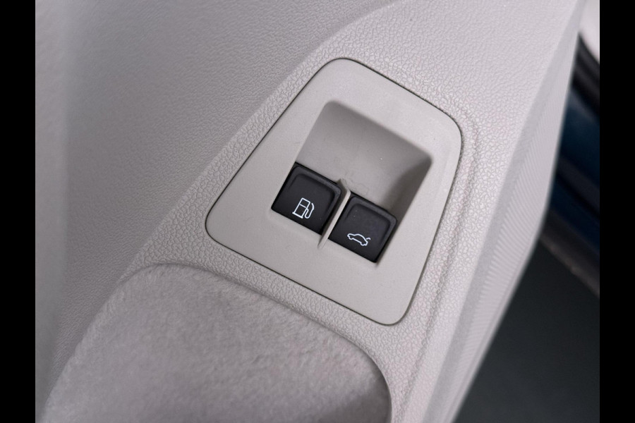 Volkswagen Tiguan 1.4 TSI eHybrid PHEV VAN €33.900,- NU VOOR SLECHTS €30.877,- Uw LENTEVOORDEEL €3.023,- |SUPER COMPLEET| SCHUIF/ KANTELDAK| DODE HOEK| ELEK. ACHTERKLEP| DIG. DASH | CAMERA| RIJKLAAR GELEVERD INCL. 12 MND BOVAG GARANTIE