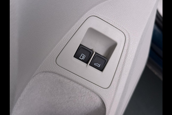 Volkswagen Tiguan 1.4 TSI eHybrid PHEV VAN €33.900,- NU VOOR SLECHTS €30.877,- Uw LENTEVOORDEEL €3.023,- |SUPER COMPLEET| SCHUIF/ KANTELDAK| DODE HOEK| ELEK. ACHTERKLEP| DIG. DASH | CAMERA| RIJKLAAR GELEVERD INCL. 12 MND BOVAG GARANTIE