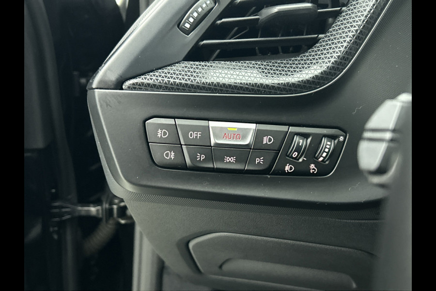 BMW 1-serie 118i Executive Edition (NL-auto, Goed OnderH, Carplay, Navi-groot, PDC V+A, Cruise Control, Etc)
