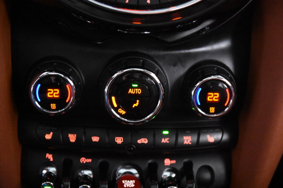 MINI Cooper 1.5 *1ste Eigenaar*Panoramadak*Stoelverwarming*PDC*