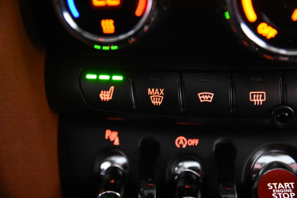 MINI Cooper 1.5 *1ste Eigenaar*Panoramadak*Stoelverwarming*PDC*