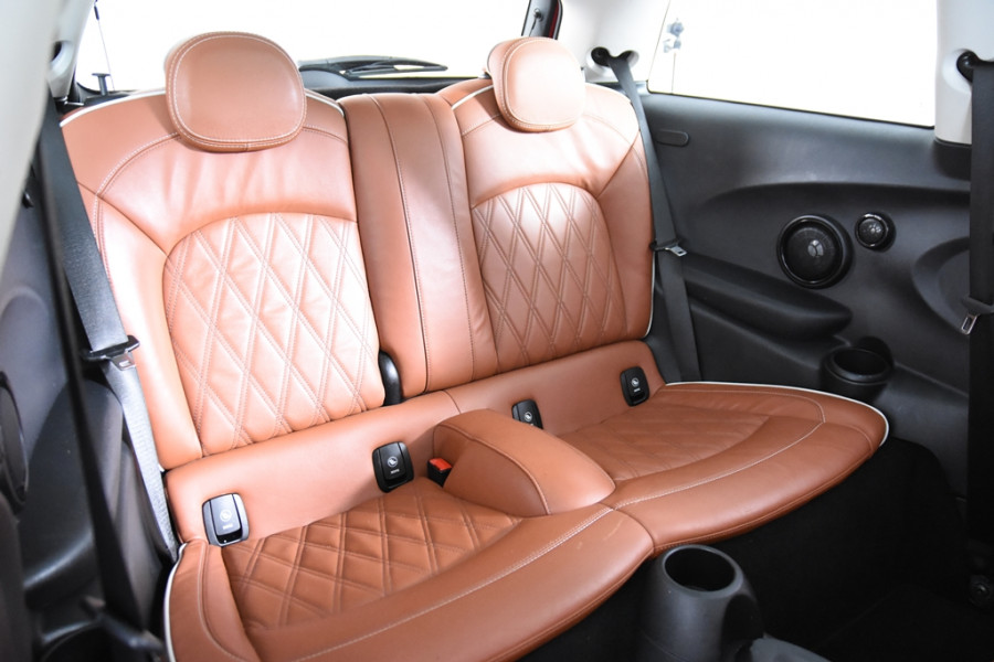 MINI Cooper 1.5 *1ste Eigenaar*Panoramadak*Stoelverwarming*PDC*