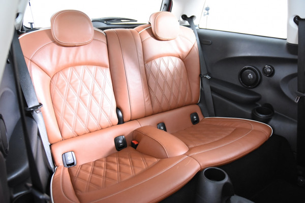 MINI Cooper 1.5 *1ste Eigenaar*Panoramadak*Stoelverwarming*PDC*