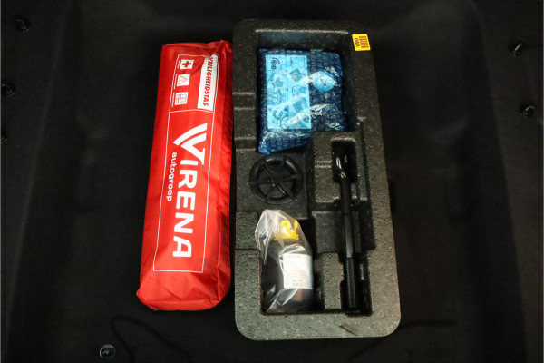 Kia Niro EV Light Edition 64.8 kWh Automaat SOH 98,8% Airco - Apple Carplay/Android Auto - Cruise Control - Navigatie - Fabrieksgarantie tot 05-2031