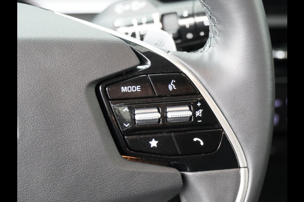 Kia Niro EV DynamicLine 64.8 kWh Automaat SOH 98,0% - Climate control  - Adaptive cruise control - Navigatie - Apple Carplay/Android Auto - Fabrieksgarantie t/m 02-2030