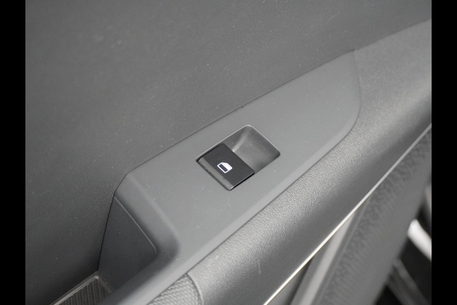 Kia Niro EV DynamicLine 64.8 kWh Automaat SOH 98,0% - Climate control  - Adaptive cruise control - Navigatie - Apple Carplay/Android Auto - Fabrieksgarantie t/m 02-2030