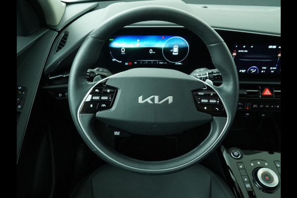 Kia Niro EV DynamicPlusLine 64.8 kWh Automaat SOH 98,8% - Navigatie - Stoel/Stuurverwarming - Adaptief Cruise Control - Schuif/Kanteldak - Fabrieksgarantie Tot 2031