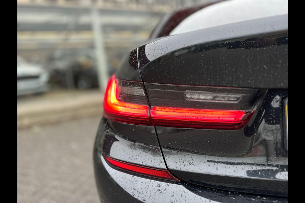 BMW 3-serie 330e | Trekhaak wegklapbaar | Nieuwe banden | Climate  | CC | Leder Stof |