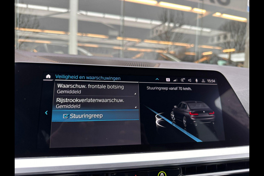 BMW 3-serie 330e | Trekhaak wegklapbaar | Nieuwe banden | Climate  | CC | Leder Stof |