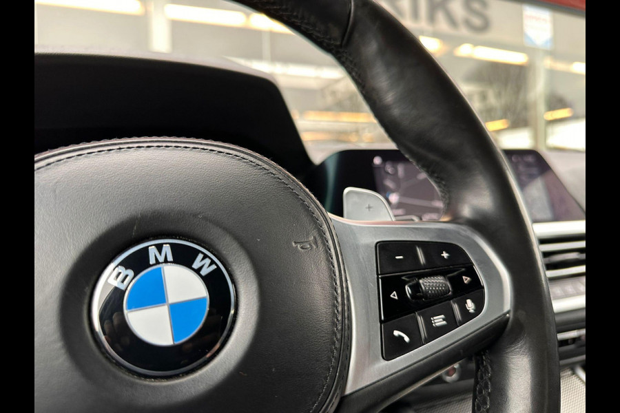 BMW 3-serie 330e | Trekhaak wegklapbaar | Nieuwe banden | Climate  | CC | Leder Stof |