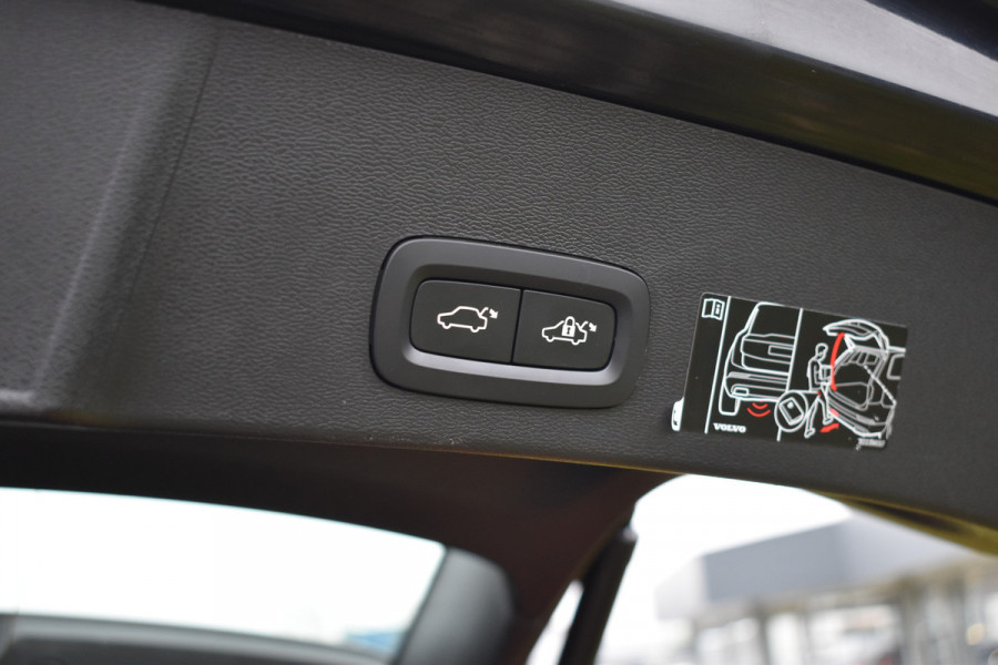 Volvo XC40 T2 129PK Automaat Business Pro | ACC | Trekhaak | Apple Carplay | Elektr. Achterklep