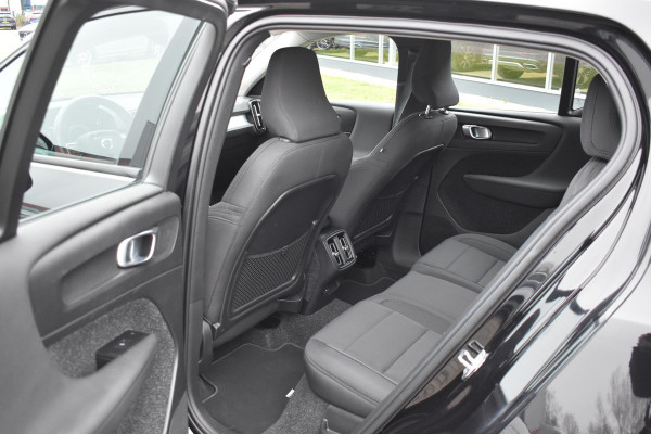 Volvo XC40 T2 129PK Automaat Business Pro | ACC | Trekhaak | Apple Carplay | Elektr. Achterklep