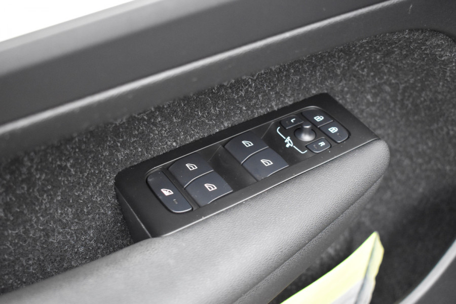 Volvo XC40 T2 129PK Automaat Business Pro | ACC | Trekhaak | Apple Carplay | Elektr. Achterklep