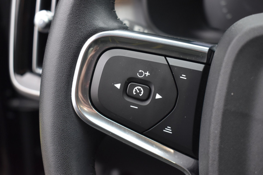 Volvo XC40 T2 129PK Automaat Business Pro | ACC | Trekhaak | Apple Carplay | Elektr. Achterklep