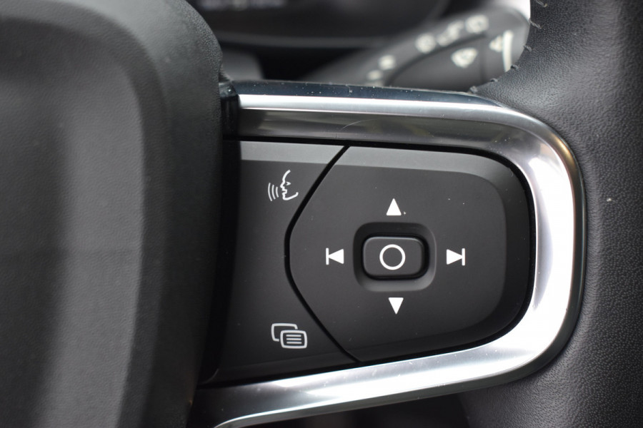 Volvo XC40 T2 129PK Automaat Business Pro | ACC | Trekhaak | Apple Carplay | Elektr. Achterklep