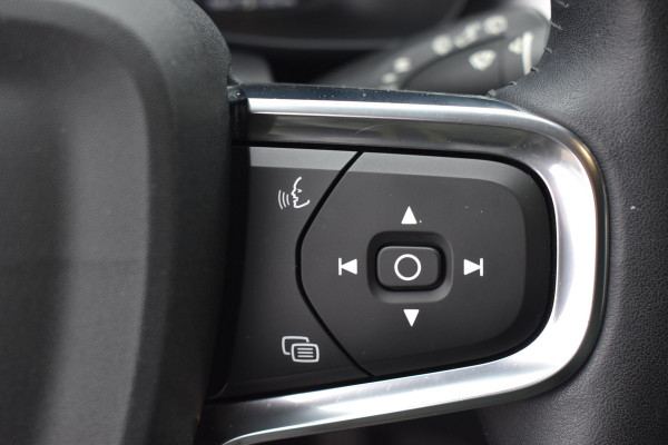 Volvo XC40 T2 129PK Automaat Business Pro | ACC | Trekhaak | Apple Carplay | Elektr. Achterklep