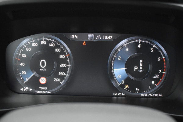 Volvo XC40 T2 129PK Automaat Business Pro | ACC | Trekhaak | Apple Carplay | Elektr. Achterklep