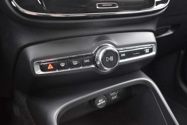 Volvo XC40 T2 129PK Automaat Business Pro | ACC | Trekhaak | Apple Carplay | Elektr. Achterklep