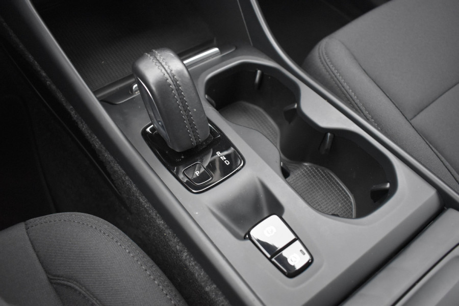 Volvo XC40 T2 129PK Automaat Business Pro | ACC | Trekhaak | Apple Carplay | Elektr. Achterklep