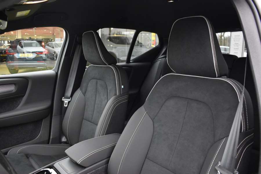 Volvo EX40 Extended Range 252PK Plus Black Ed. 82 kWh | H&K | ACC | Blis | Camera | 20"LMV | Stuurverwarming