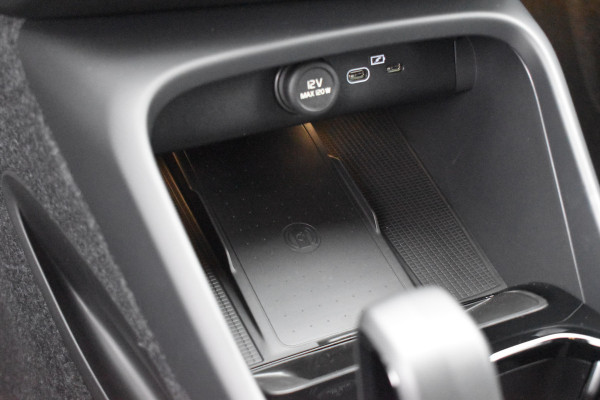 Volvo EX40 Extended Range 252PK Plus Black Ed. 82 kWh | H&K | ACC | Blis | Camera | 20"LMV | Stuurverwarming