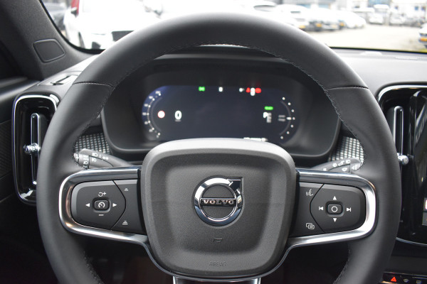 Volvo EX40 Extended Range 252PK Plus Black Ed. 82 kWh | H&K | ACC | Blis | Camera | 20"LMV | Stuurverwarming