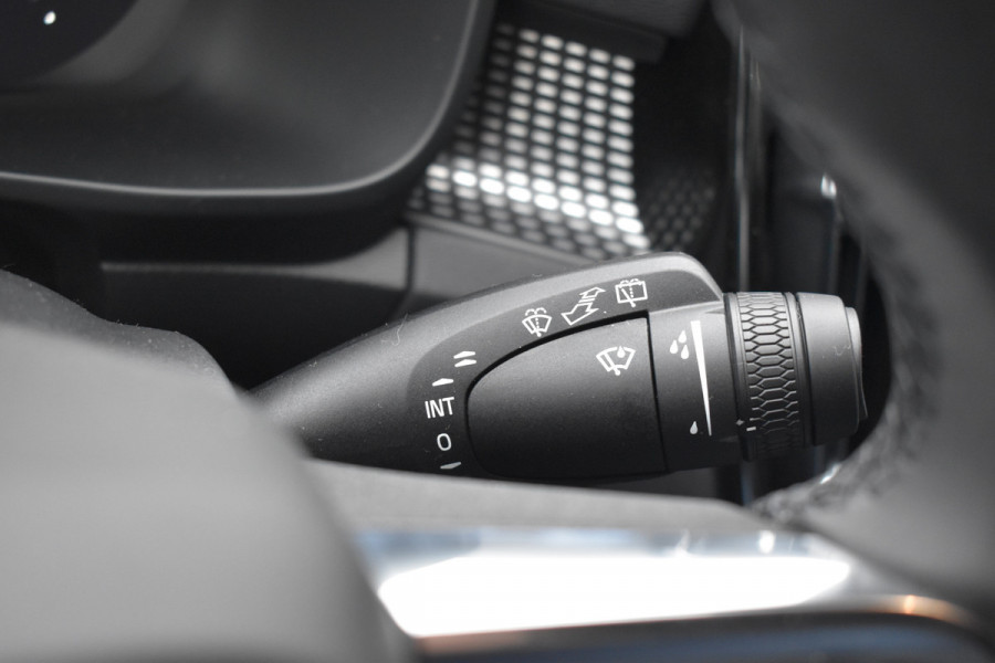 Volvo EX40 Extended Range 252PK Plus Black Ed. 82 kWh | H&K | ACC | Blis | Camera | 20"LMV | Stuurverwarming