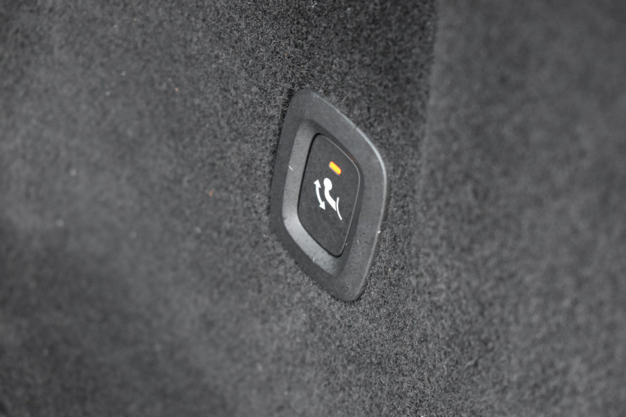 Volvo XC60 T5 AWD 250PK Automaat Momentum | Trekhaak | Leder | Stoelverwarming | Elektr. Stoel