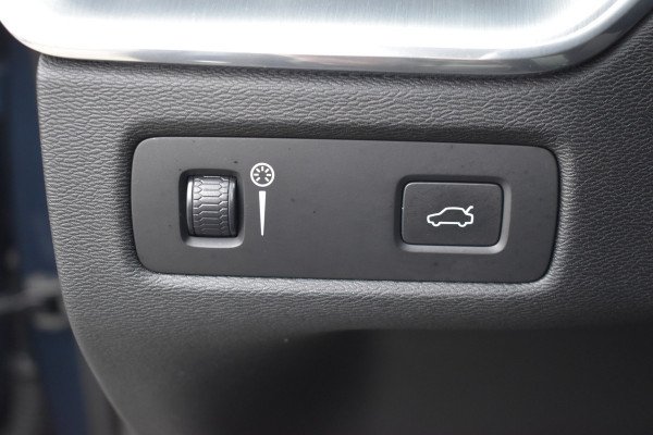 Volvo XC60 T5 AWD 250PK Automaat Momentum | Trekhaak | Leder | Stoelverwarming | Elektr. Stoel