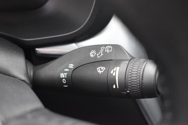 Volvo XC60 T5 AWD 250PK Automaat Momentum | Trekhaak | Leder | Stoelverwarming | Elektr. Stoel