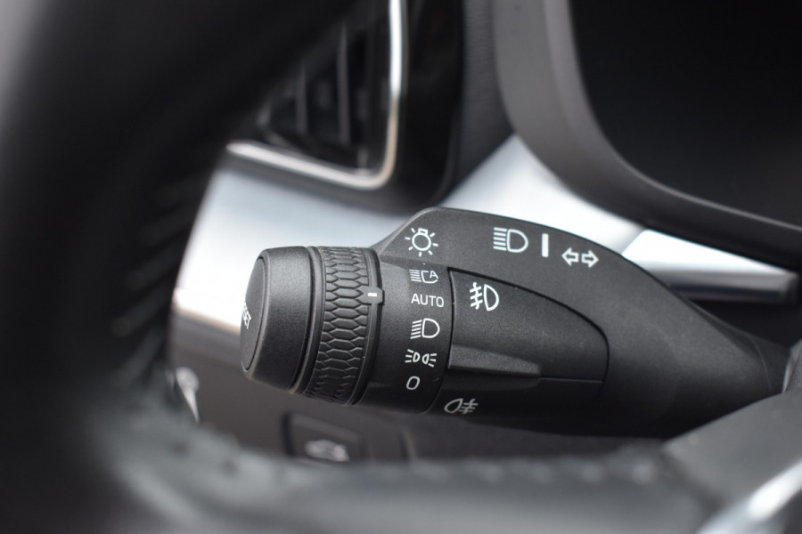 Volvo XC60 T5 AWD 250PK Automaat Momentum | Trekhaak | Leder | Stoelverwarming | Elektr. Stoel