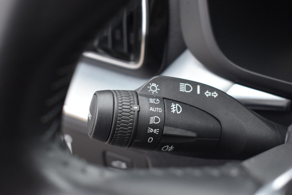 Volvo XC60 T5 AWD 250PK Automaat Momentum | Trekhaak | Leder | Stoelverwarming | Elektr. Stoel