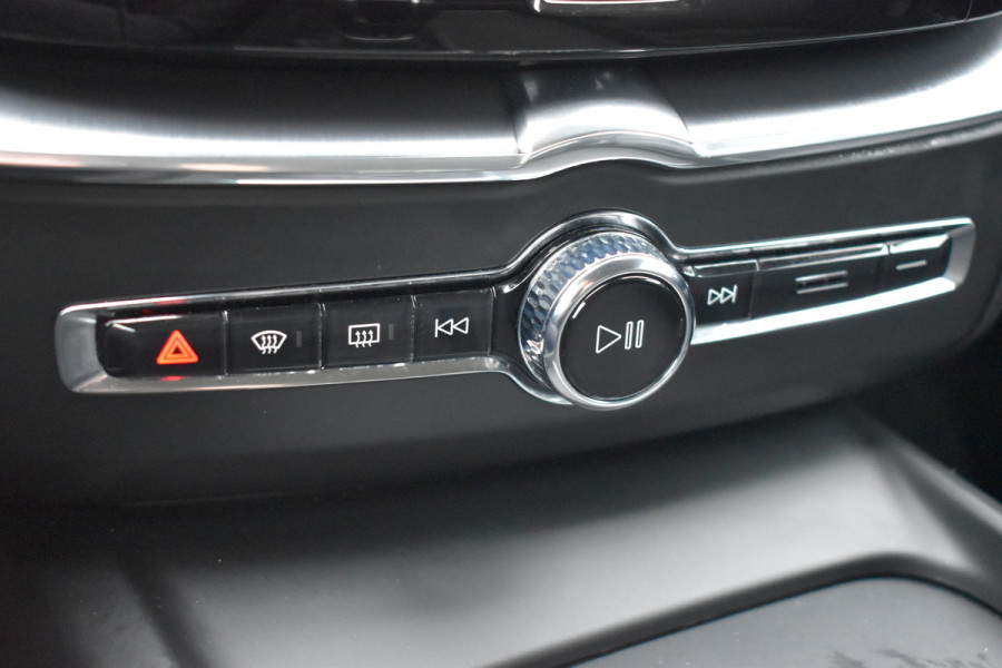 Volvo XC60 T5 AWD 250PK Automaat Momentum | Trekhaak | Leder | Stoelverwarming | Elektr. Stoel