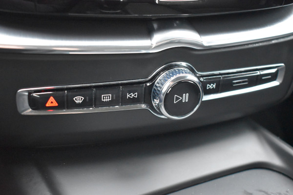 Volvo XC60 T5 AWD 250PK Automaat Momentum | Trekhaak | Leder | Stoelverwarming | Elektr. Stoel