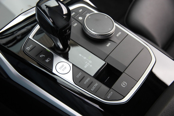 BMW 3 Serie Touring 330e Sportline | Shadow | 19 | Live cockpit