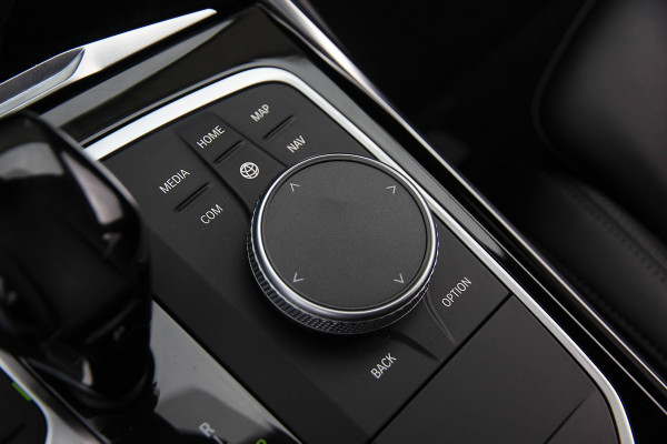 BMW 3 Serie Touring 330e Sportline | Shadow | 19 | Live cockpit