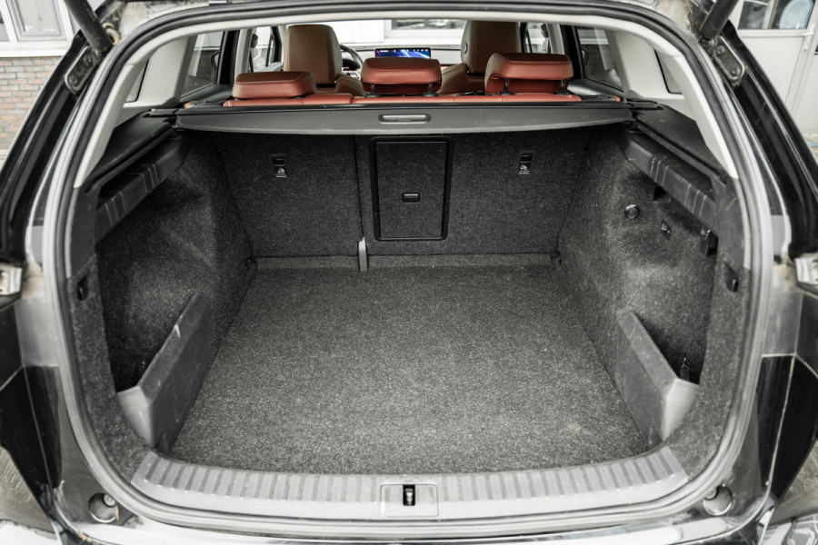 Škoda ENYAQ iV | SOH 91% | 80 | Pano | Trekhaak | Full leder | Stoel + stuurverw