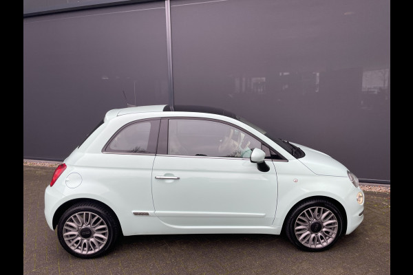 Fiat 500 0.9 TwinAir Turbo Collezione met schuif/kanteldak Airco - Cruise control - parkeersensor achter - Navigatie - Panoramadak - Schuif/kantel dak - Mistlampen voor - Licht metalen velgen 16 inch - Stuur multifunctioneel - Radio - Bluetooth - Sta