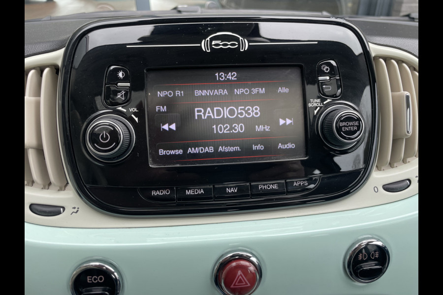 Fiat 500 0.9 TwinAir Turbo Collezione met schuif/kanteldak Airco - Cruise control - parkeersensor achter - Navigatie - Panoramadak - Schuif/kantel dak - Mistlampen voor - Licht metalen velgen 16 inch - Stuur multifunctioneel - Radio - Bluetooth - Sta