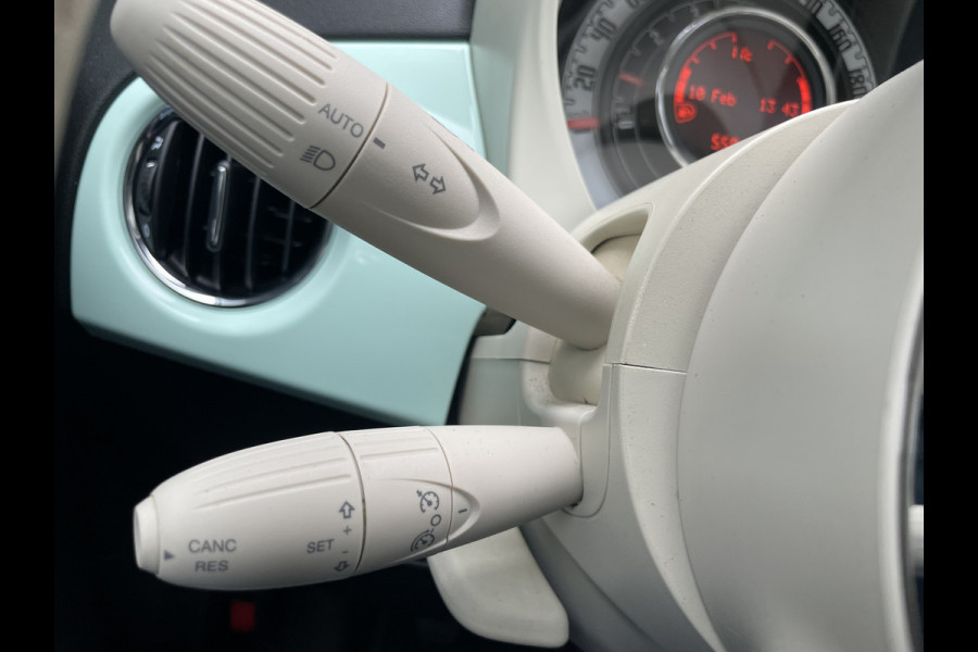 Fiat 500 0.9 TwinAir Turbo Collezione met schuif/kanteldak Airco - Cruise control - parkeersensor achter - Navigatie - Panoramadak - Schuif/kantel dak - Mistlampen voor - Licht metalen velgen 16 inch - Stuur multifunctioneel - Radio - Bluetooth - Sta