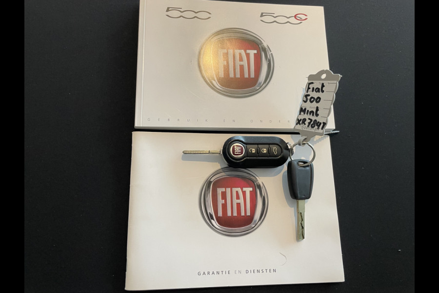 Fiat 500 0.9 TwinAir Turbo Collezione met schuif/kanteldak Airco - Cruise control - parkeersensor achter - Navigatie - Panoramadak - Schuif/kantel dak - Mistlampen voor - Licht metalen velgen 16 inch - Stuur multifunctioneel - Radio - Bluetooth - Sta