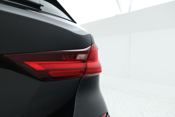 BMW 1-serie 116d High Executive 5 Deurs hb, Navigatie, Climate