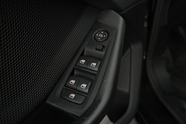 BMW 1-serie 116d High Executive 5 Deurs hb, Navigatie, Climate