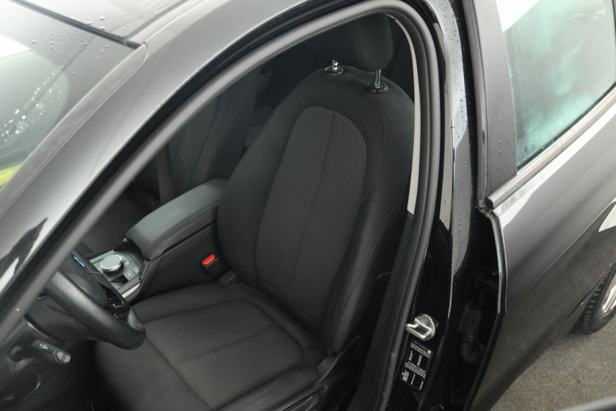 BMW 1-serie 116d High Executive 5 Deurs hb, Navigatie, Climate