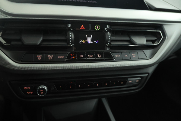 BMW 1-serie 116d High Executive 5 Deurs hb, Navigatie, Climate
