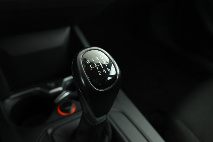 BMW 1-serie 116d High Executive 5 Deurs hb, Navigatie, Climate