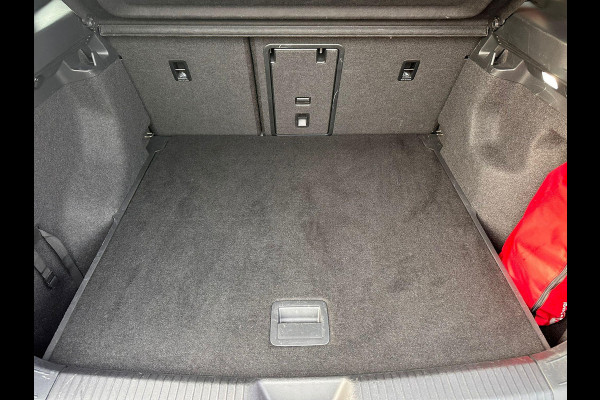 Volkswagen ID.4 Pro 77 kWh | SOH: 90,7% | Style-Pack Interior | Trekhaak | Climate | Adaptive CC | LED | Navi |